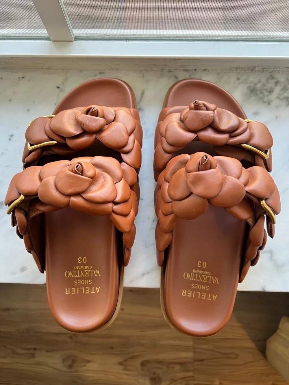 Valentino elegant brown